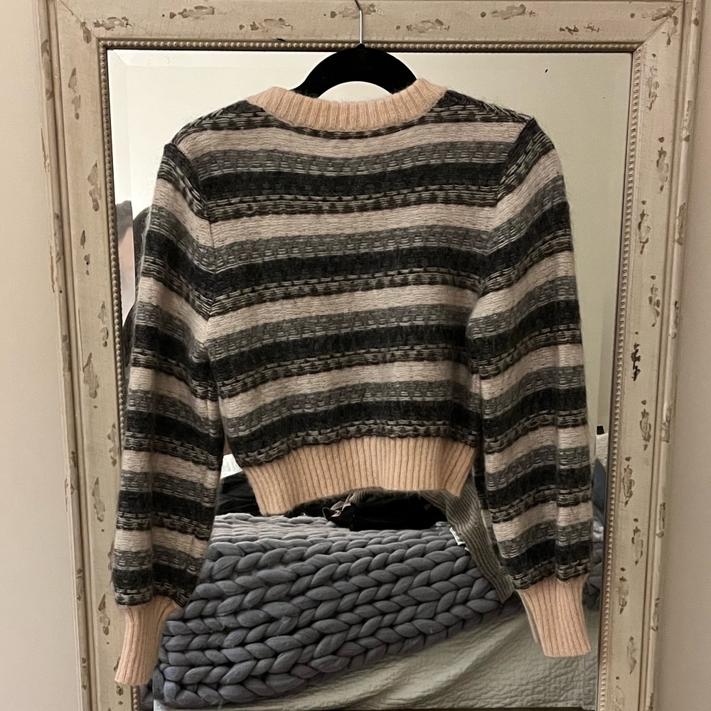 Adorable Aritzia Wilfred cropped cardigan, size small. Originally $138. - Picture 2 of 5